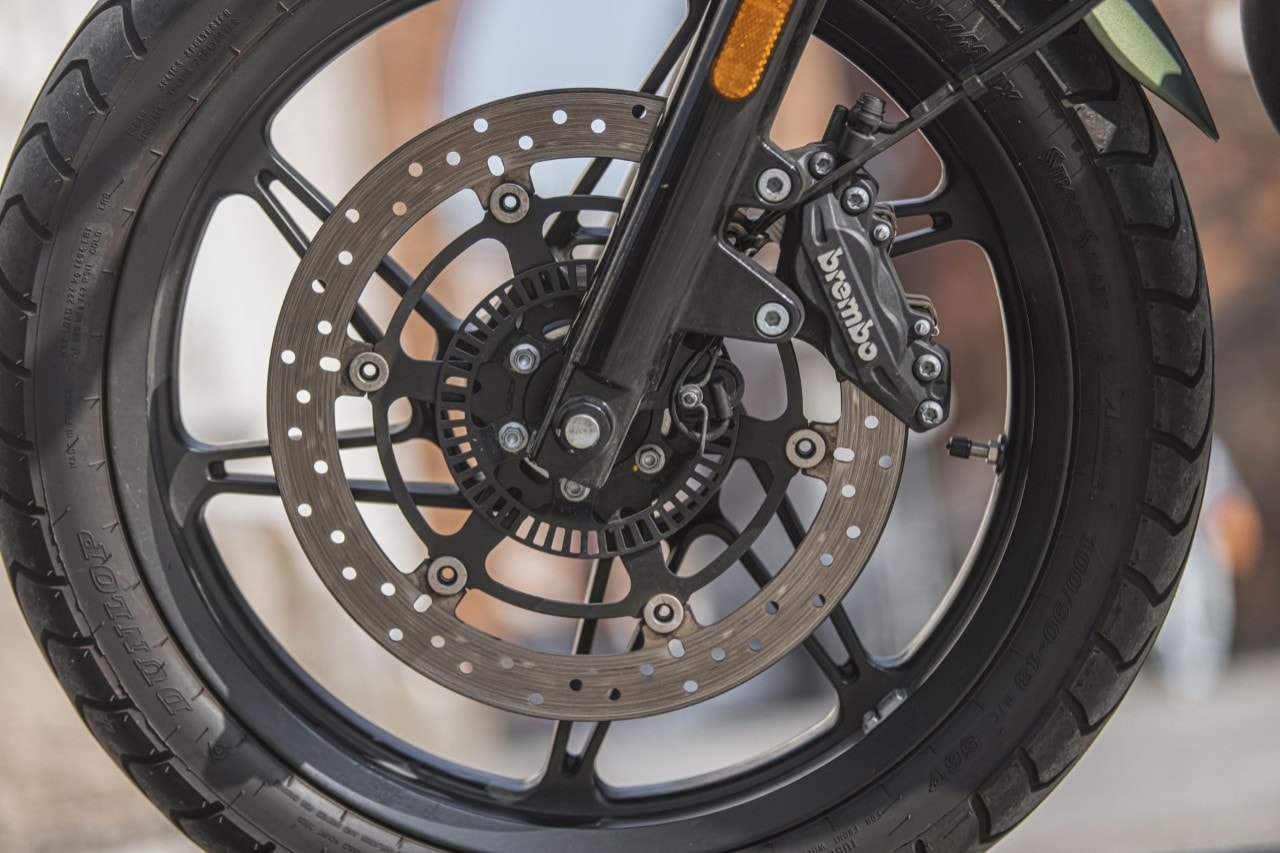 Moto Guzzi V7 Centenario e Triumph Street Twin: questione di PEDIGREE